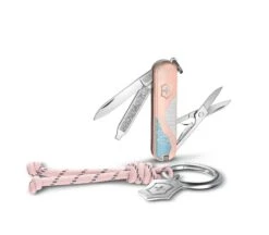 VICTORINOX Classic SD Paris Style 0.6223.E221 8 VICTORINOX Classic SD Paris Style 0.6223.E221 -Knife Stock 3d8003247e69576439c99c868370f40c