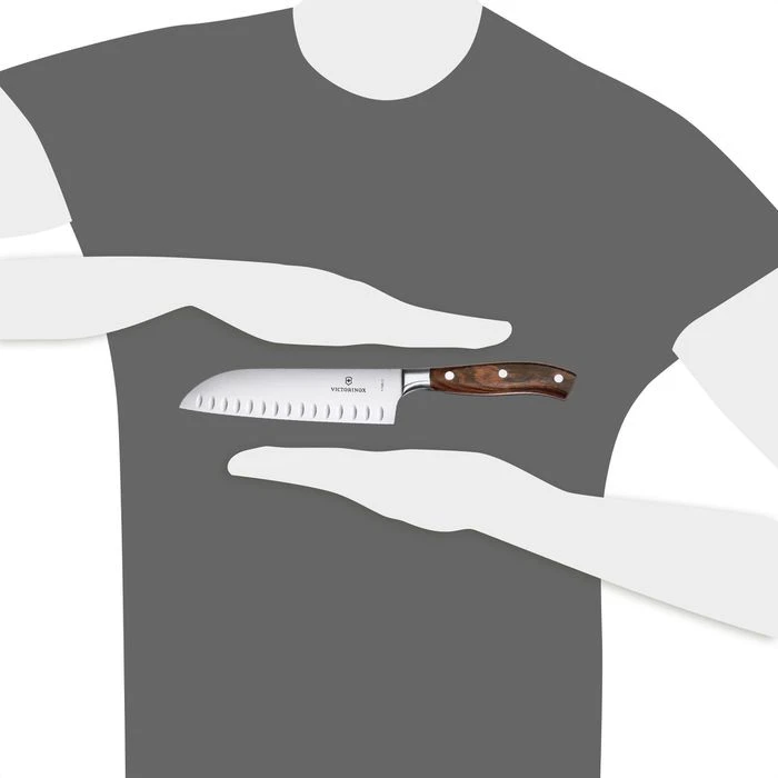 Victorinox Santokumesser Grand Maitre 7.7320.17G, 17cm Klinge, Edelstahl, Kullenschliff, Holzgriff 7 Victorinox Santokumesser Grand Maitre 7.7320.17G, 17cm Klinge, Edelstahl, Kullenschliff, Holzgriff – Bild 5