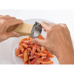 Victorinox Käsereibe 7.6076, Extrem Scharf, Edelstahl, Langlebig Und Robust, Rostfrei -Knife Stock 97e01d00b3c4071772ef9441fbc41fc1006e78eb kaesereibe victorinox 7.6076 extrem scharf