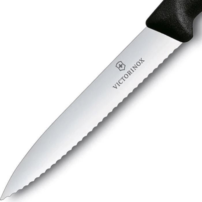 Victorinox Gemüsemesser Swiss Classic 6.7733, Schwarz, Edelstahl, Klinge 10cm Wellenschliff 5 Victorinox Gemüsemesser Swiss Classic 6.7733, Schwarz, Edelstahl, Klinge 10cm Wellenschliff – Bild 3